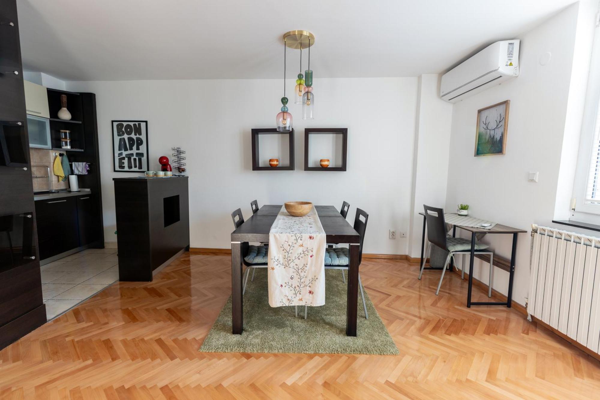 Mihail Central Apartment *