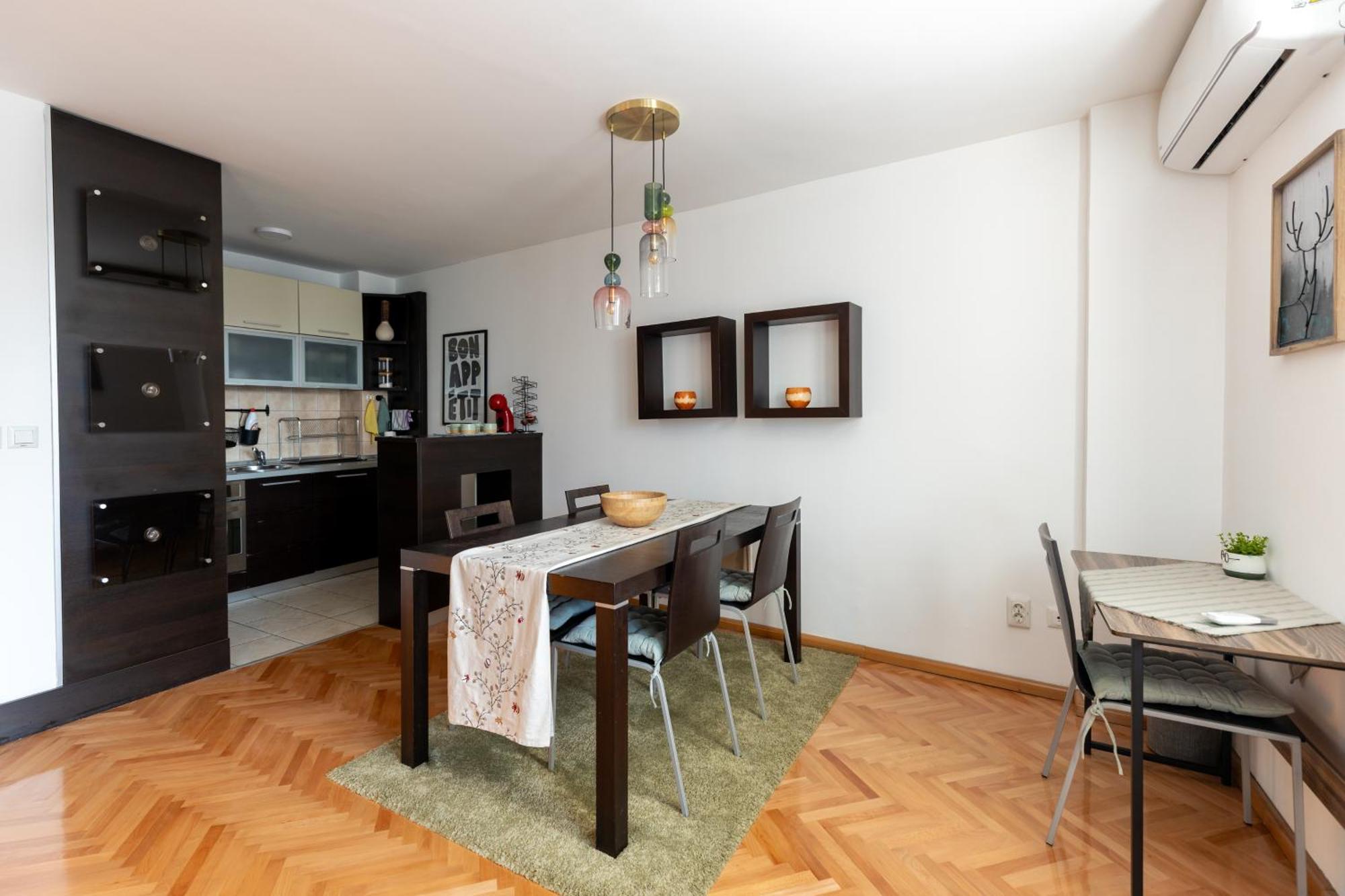Mihail Central Apartment *